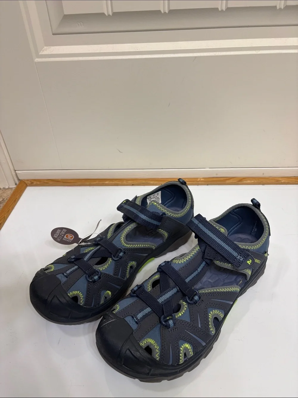 NWT Merrell Youth Navy Closed-Toe Athletic‎ Sandals